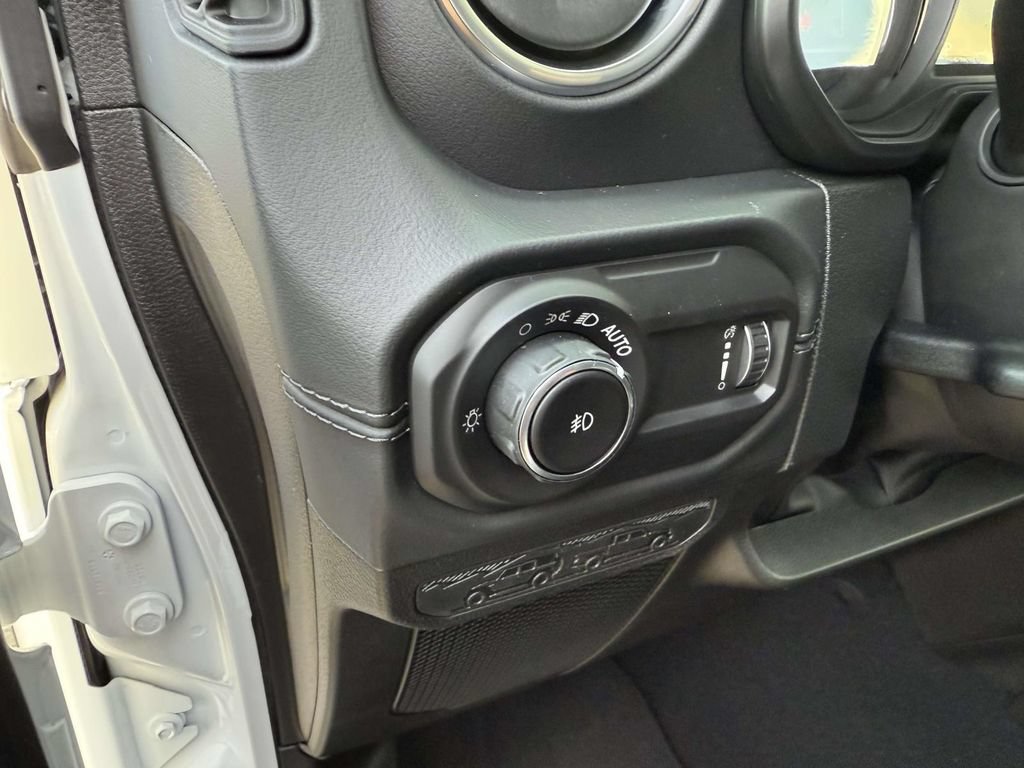 New 2026 Jeep Wrangler Unlimited Sahara AWD/4WD image 29