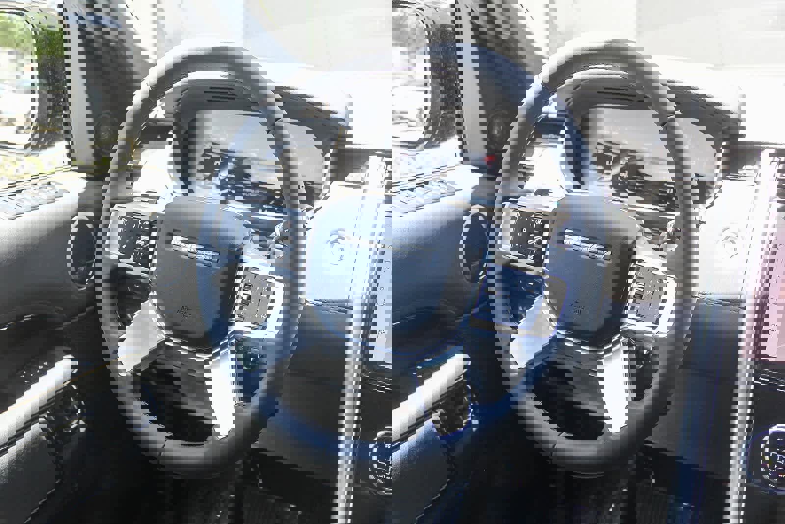 New 2025 Land Rover Discovery S image 15