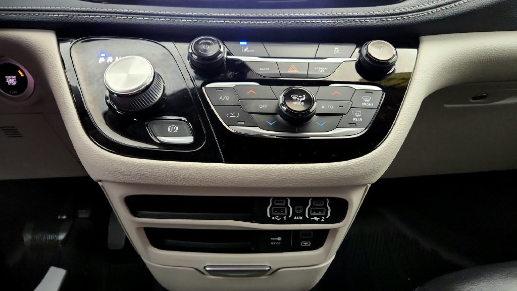 Used 2022 Chrysler Pacifica Touring-L FWD image 31