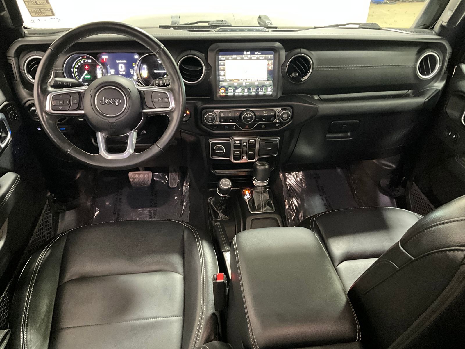 Used 2022 Jeep Wrangler Unlimited Sahara w/ Cold Weather Group AWD/4WD image 15