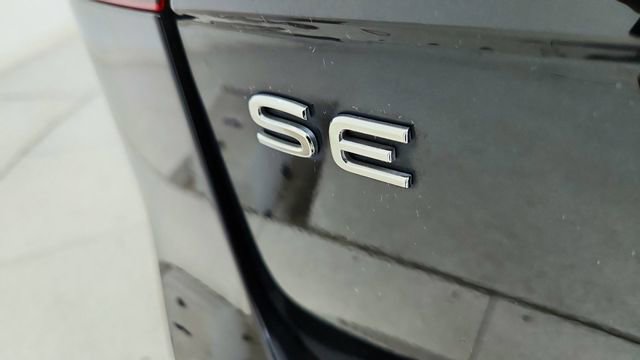 Used 2022 Volkswagen Tiguan SE R-Line image 17