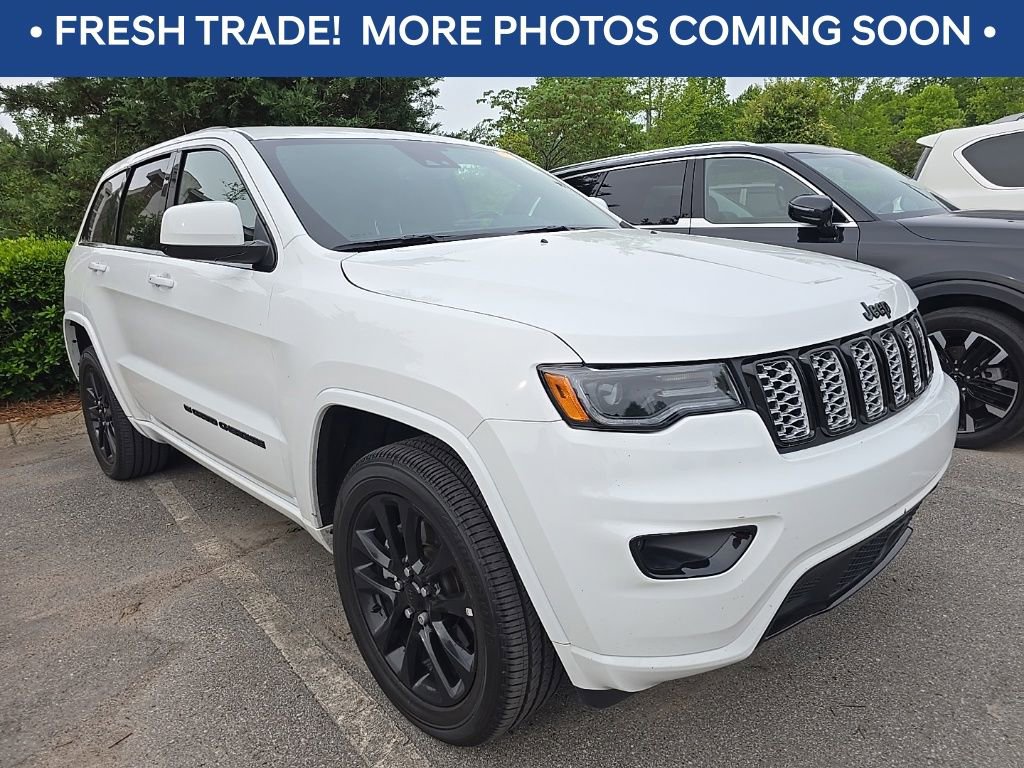 Used 2022 Jeep Grand Cherokee Laredo X AWD/4WD image 1