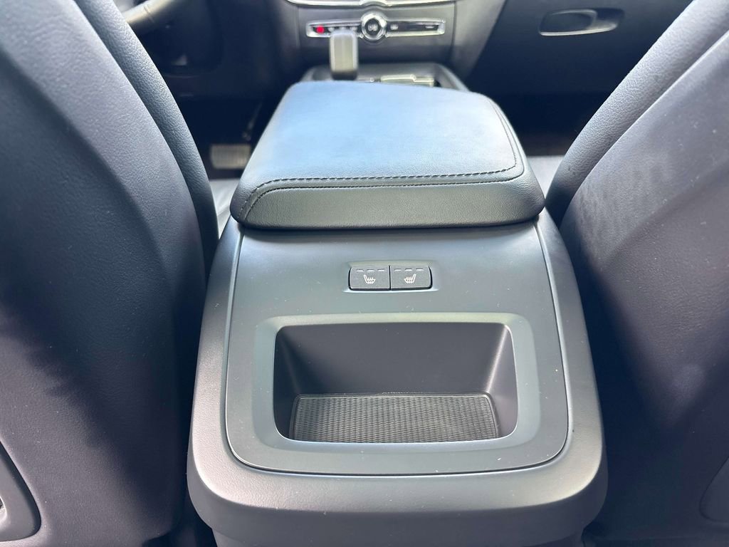 Used 2024 Volvo XC60 B5 Core w/ Protection Package Premier image 12