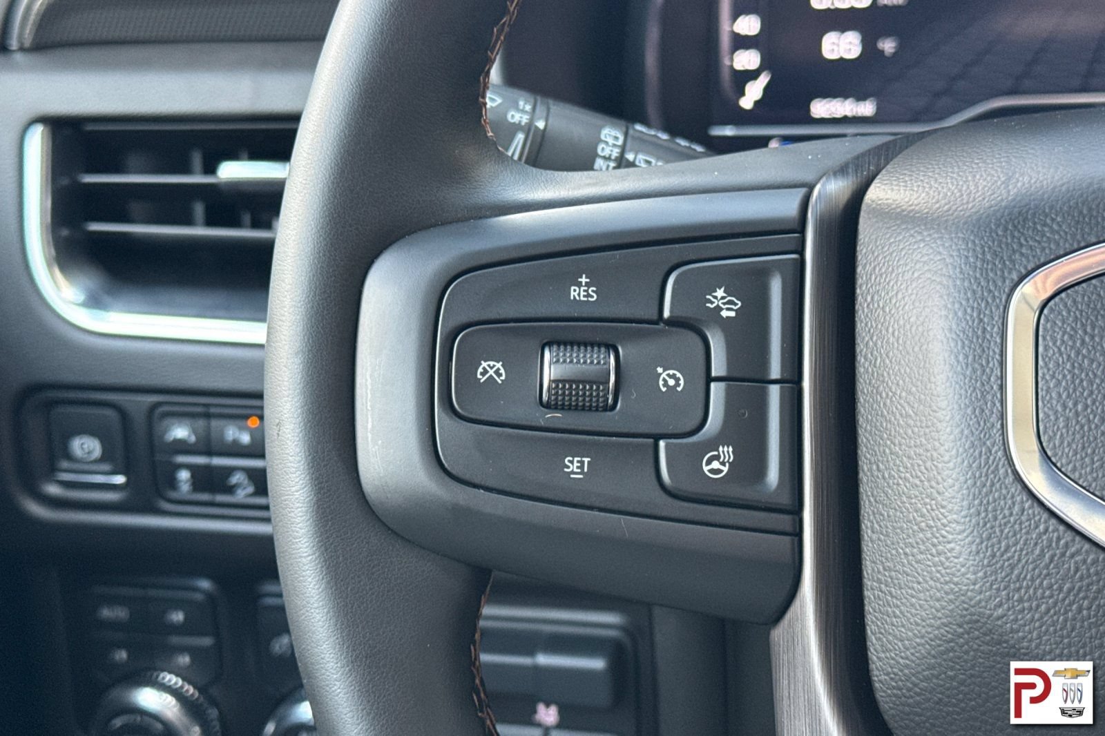 Used 2024 GMC Yukon AT4 w/ Technology Package AWD/4WD image 28