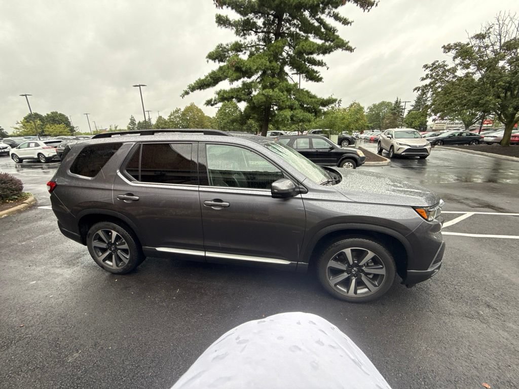 Used 2023 Honda Pilot Touring image 5