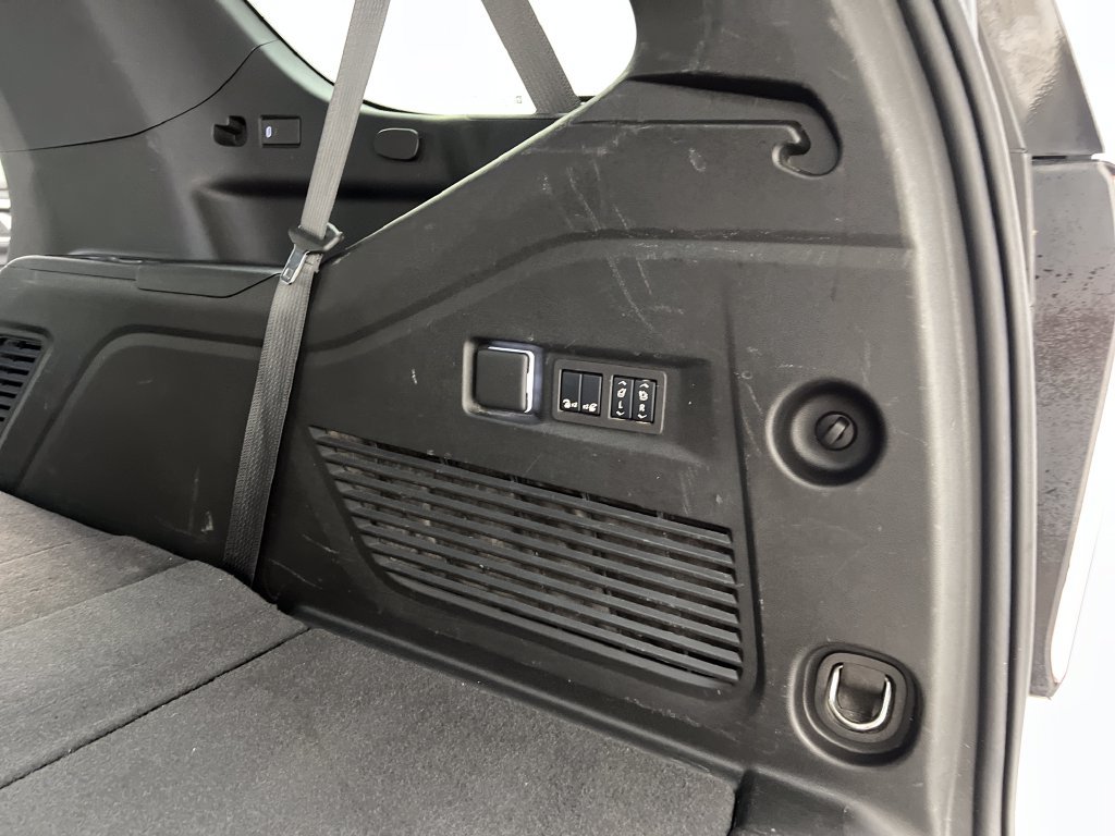 Used 2024 Chevrolet Tahoe Premier AWD/4WD image 45