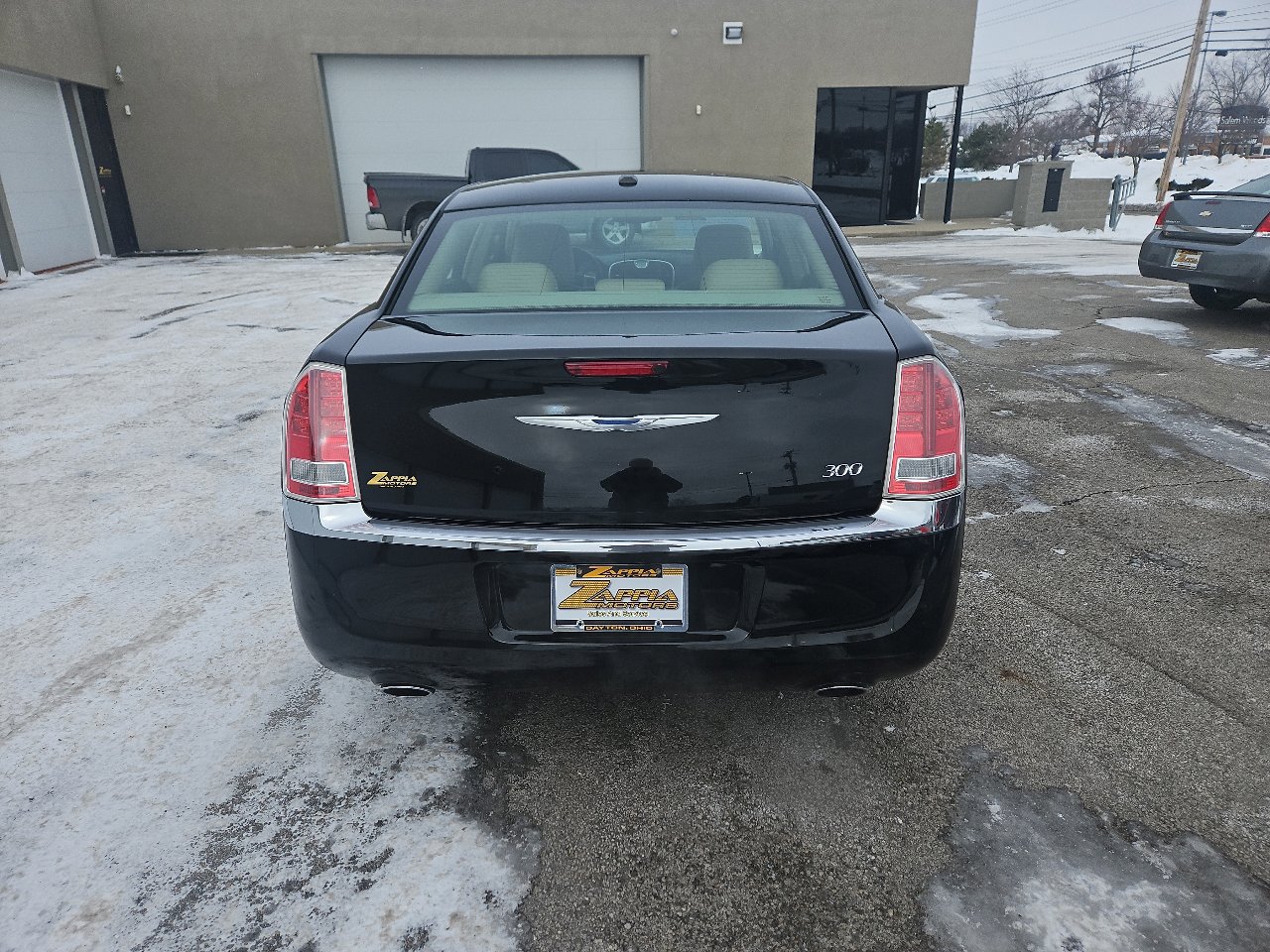 Used 2013 Chrysler 300 RWD image 4