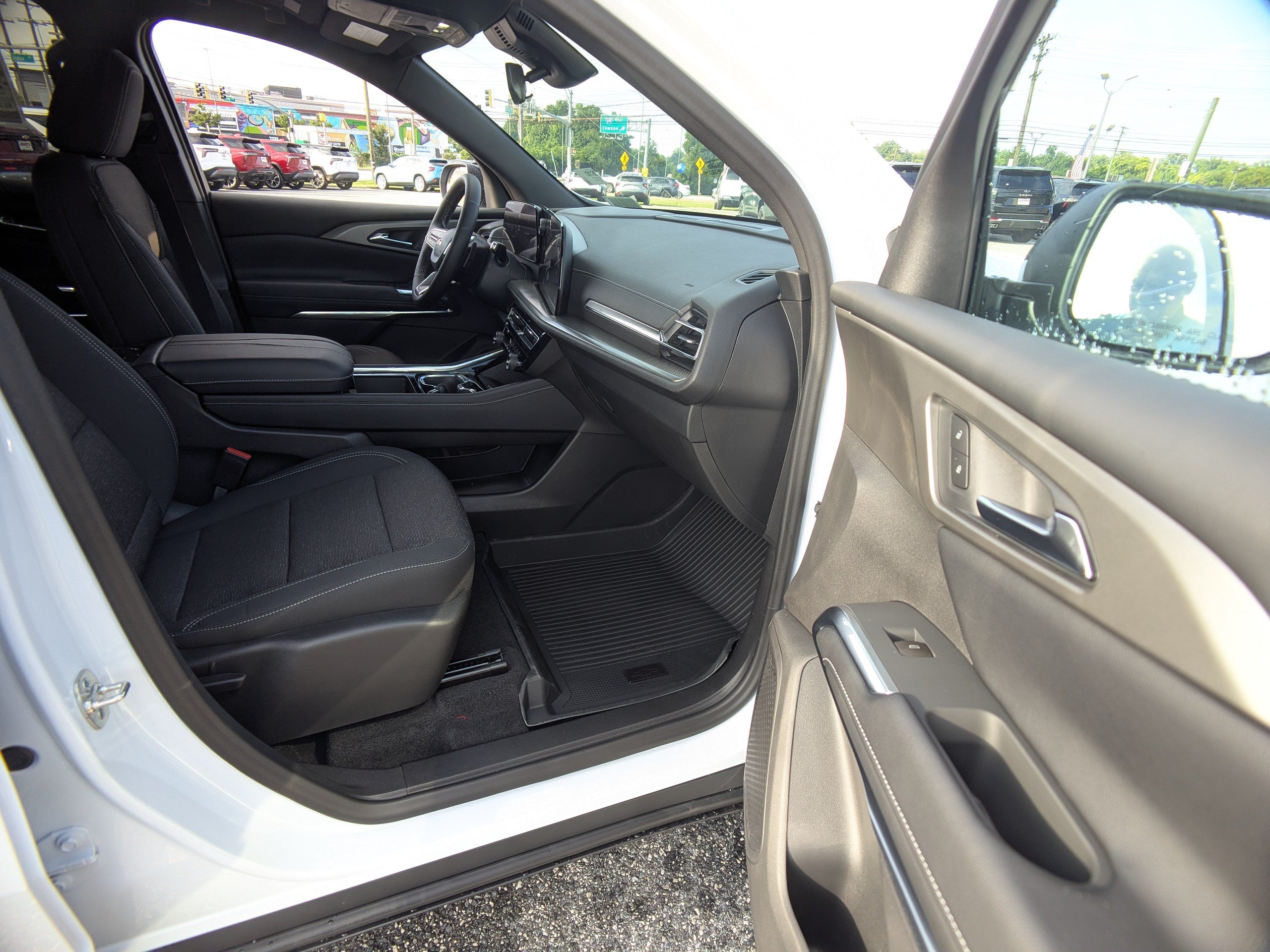 New 2026 Chevrolet Traverse LT w/ LPO, Floor Liner Package FWD image 10