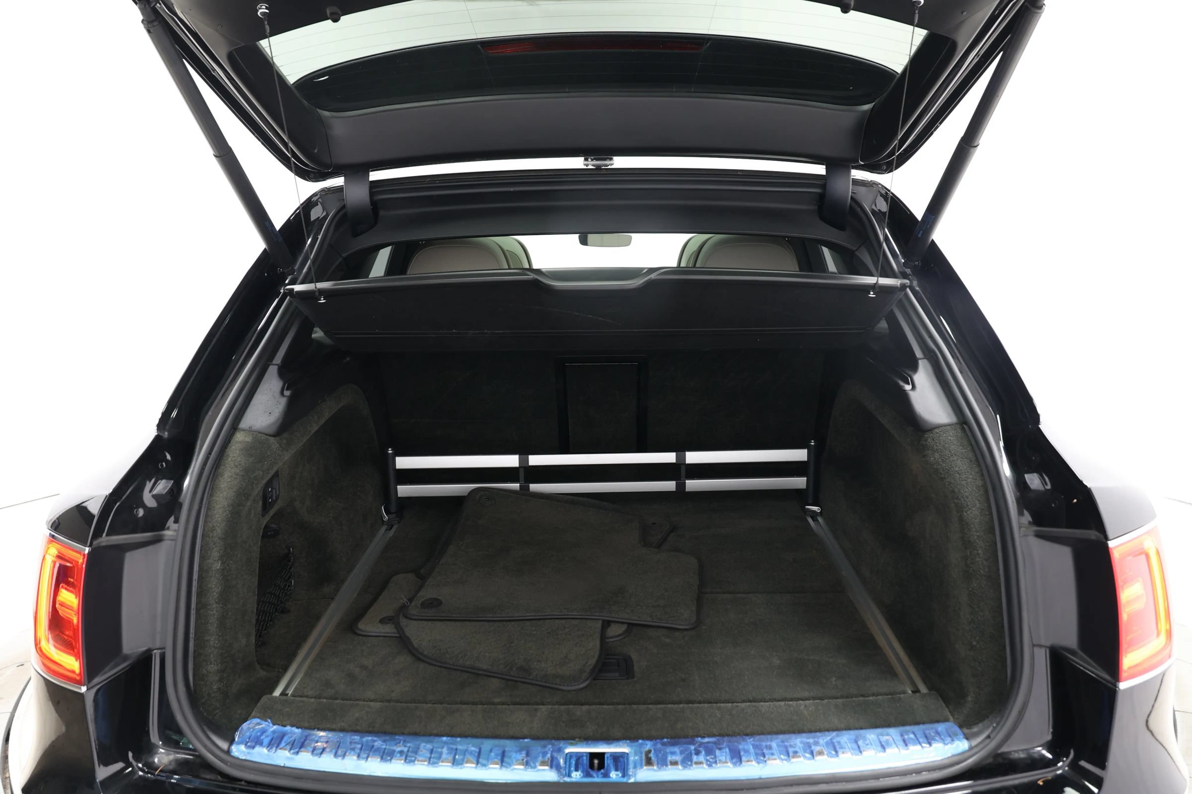 Used 2017 Bentley Bentayga AWD/4WD image 62