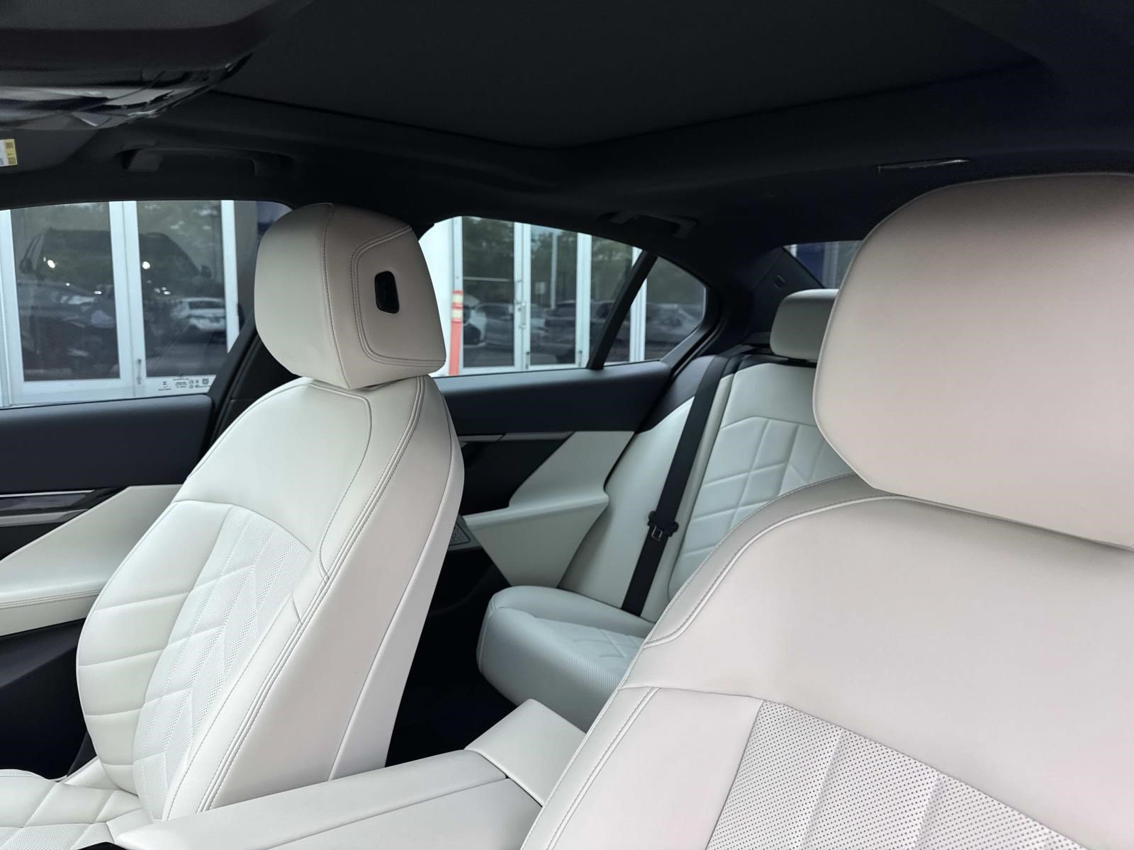 Certified 2025 BMW i5 xDrive40 w/ M Sport Package AWD/4WD image 33