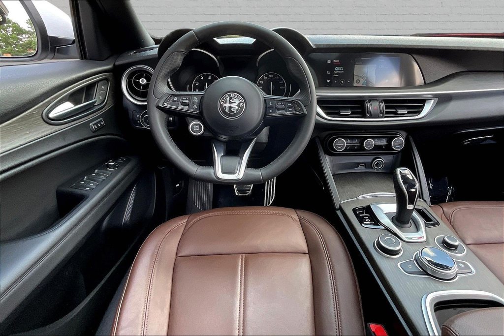 Used 2022 Alfa Romeo Stelvio Ti AWD/4WD image 8
