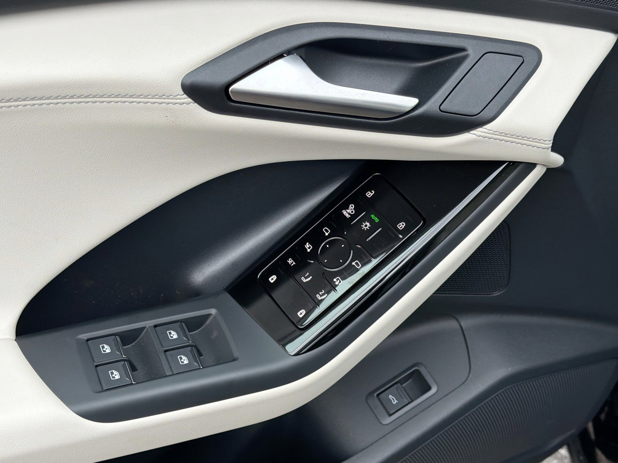 New 2025 Audi Q6 e-tron Premium Plus image 22