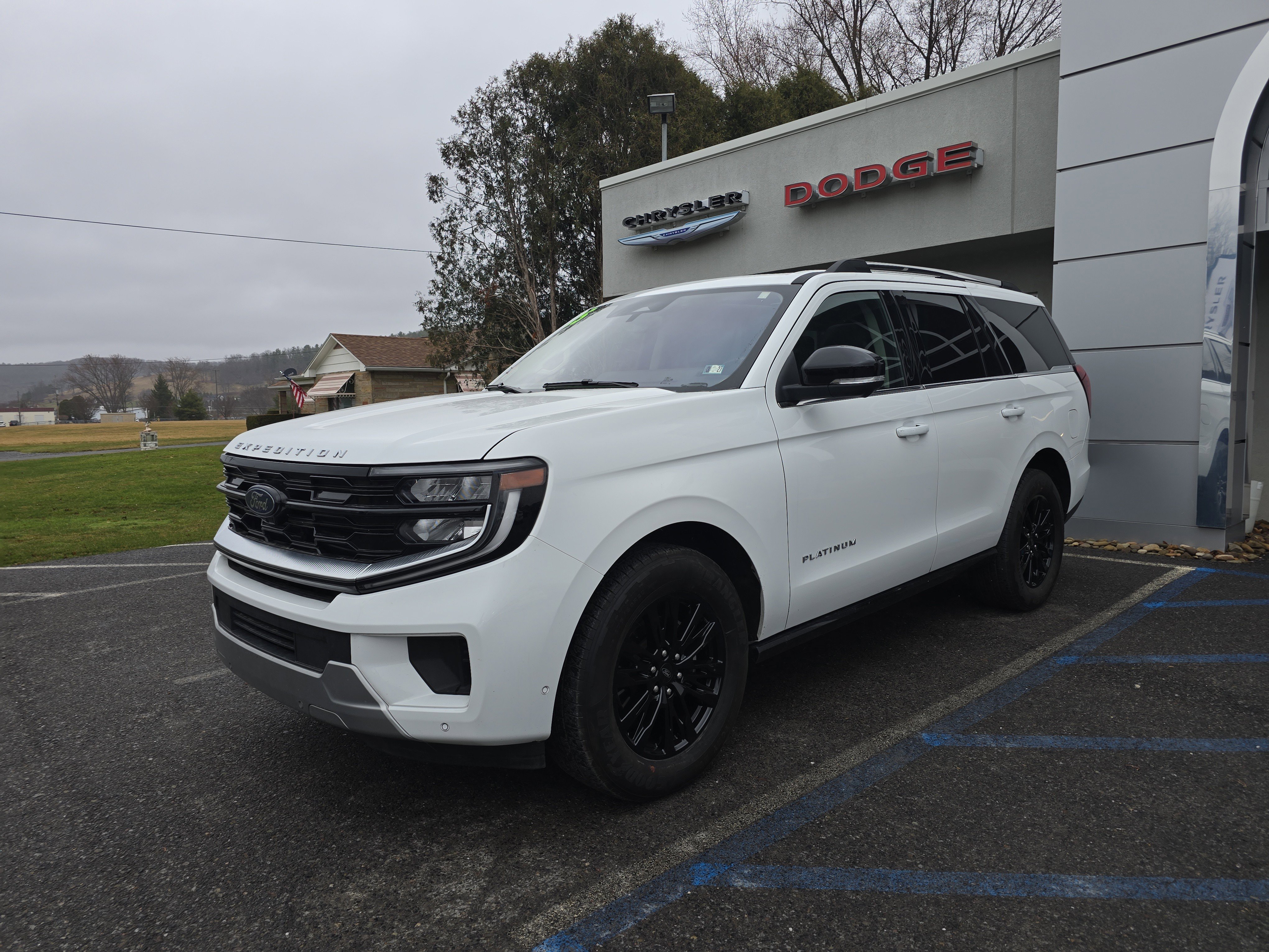 Used 2025 Ford Expedition Platinum image 8