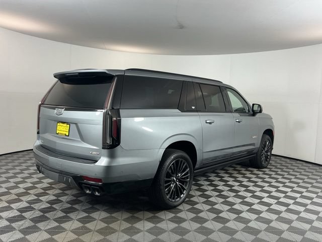 Used 2023 Cadillac Escalade ESV V w/ LPO, Floor Liner Package AWD/4WD image 4