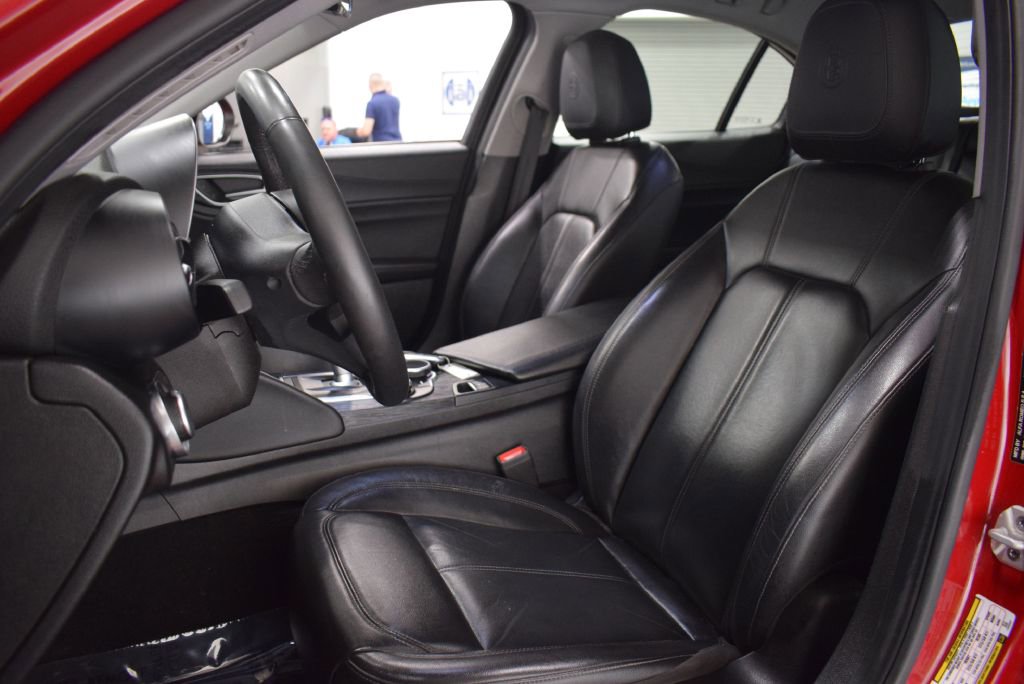 Used 2019 Alfa Romeo Giulia AWD w/ Cold Weather Package image 10