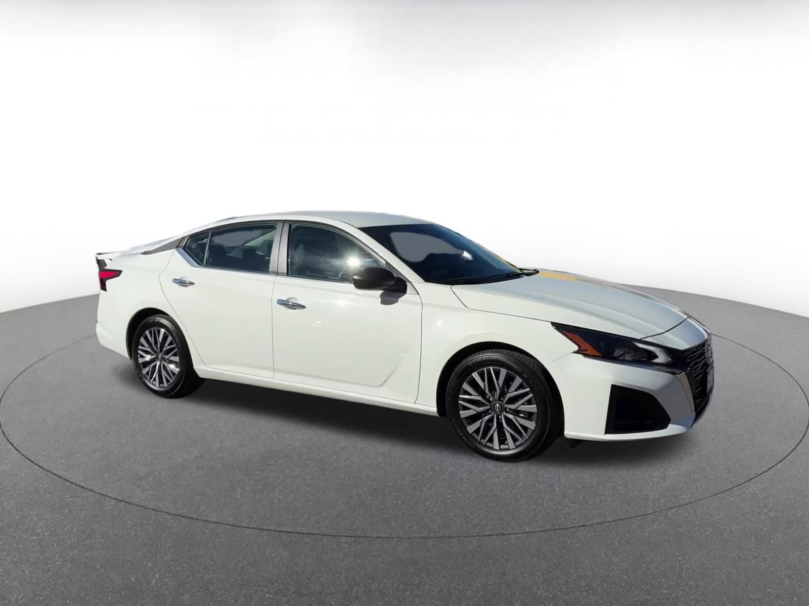Used 2025 Nissan Altima 2.5 SV video 2