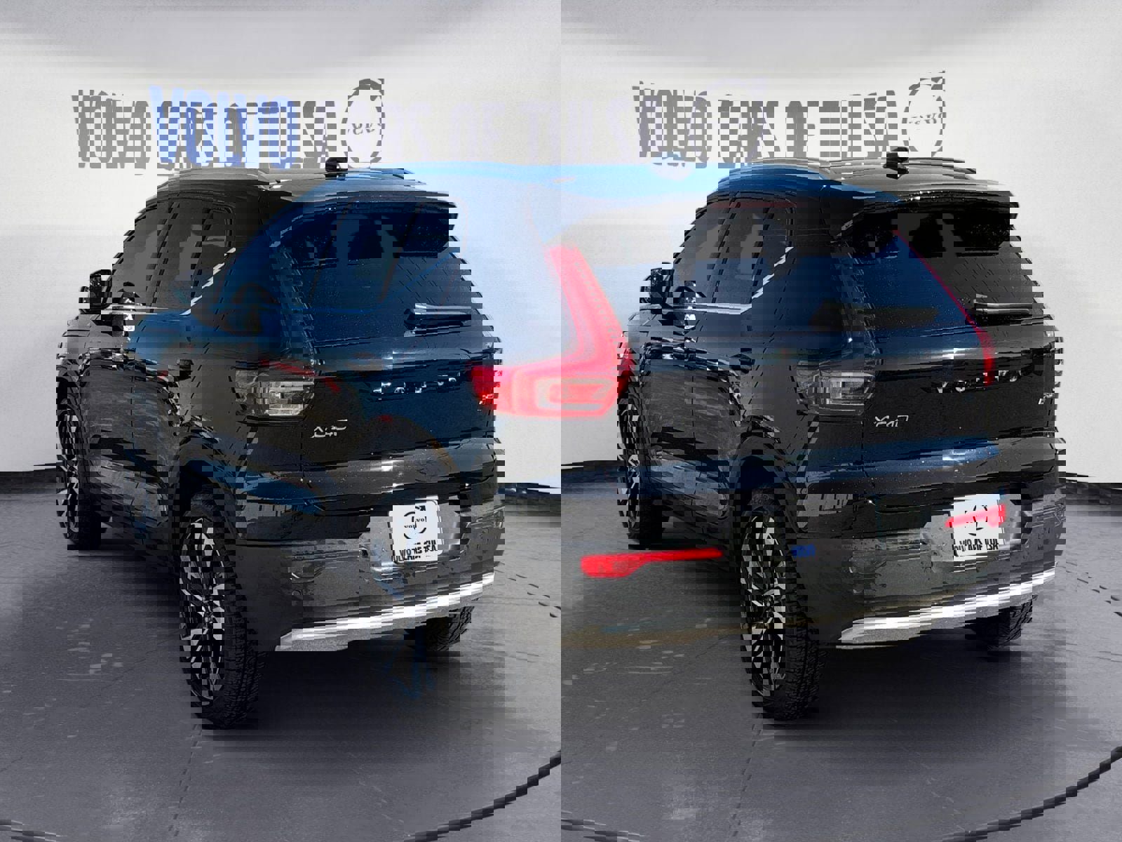 New 2025 Volvo XC40 B5 Plus w/ Protection Package Premier image 3