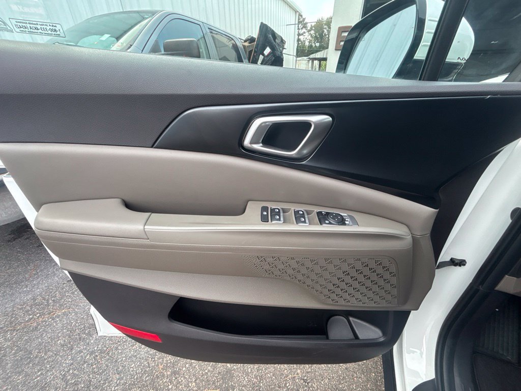 Certified 2026 Kia Carnival LX FWD image 11