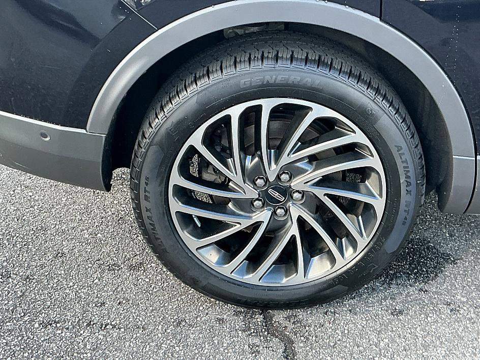 Used 2019 Lincoln Nautilus Reserve image 9