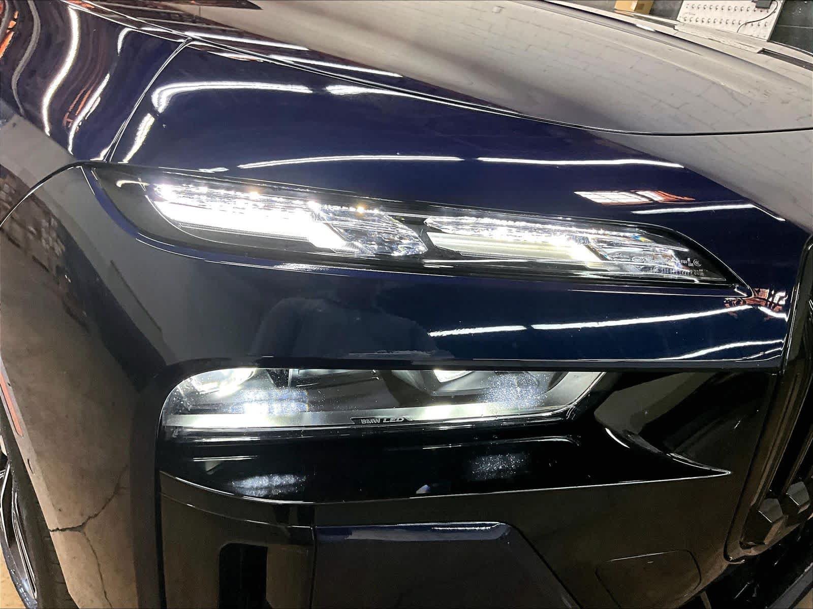 Used 2023 BMW i7 xDrive60 w/ Executive Package 2 AWD/4WD image 30