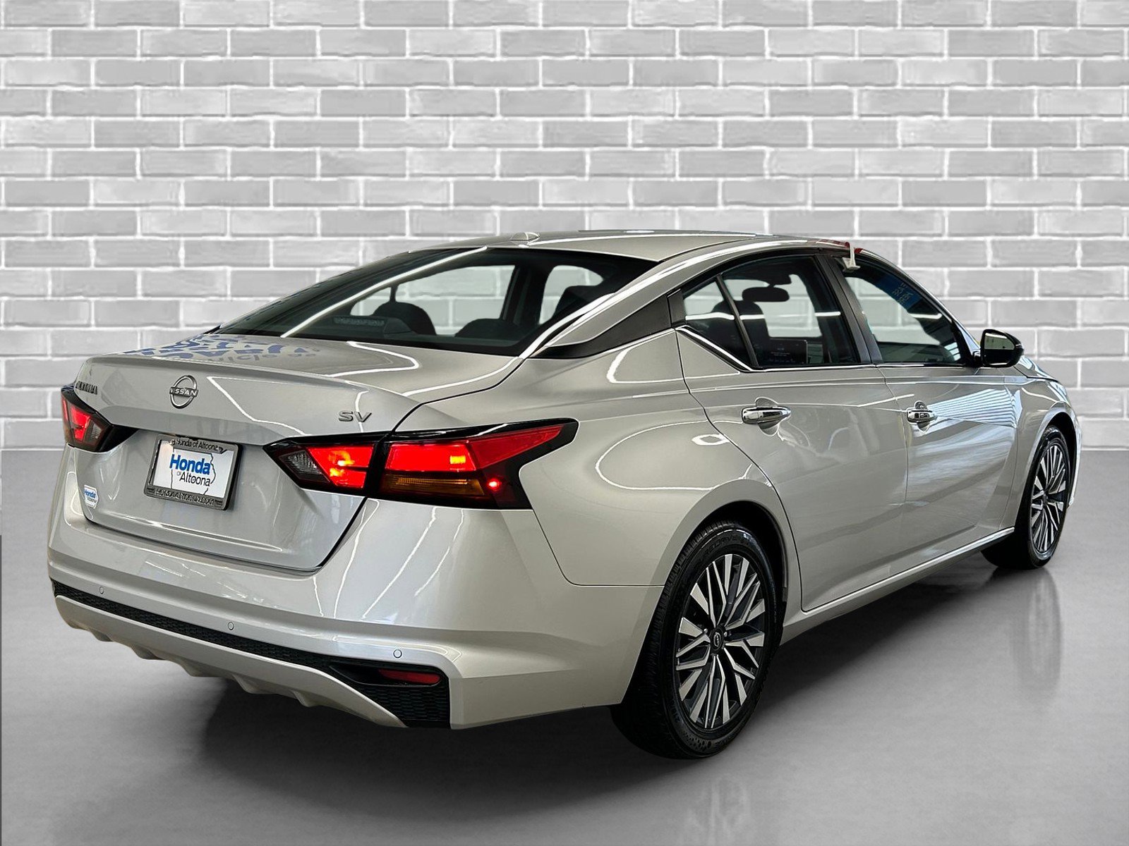 Used 2024 Nissan Altima 2.5 SV image 5