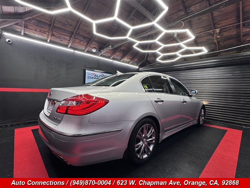 Used 2012 Hyundai Genesis 3.8 w/ Premium Pkg RWD image 3