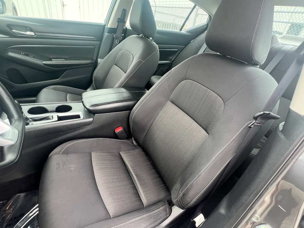 Used 2025 Nissan Altima 2.5 SV FWD image 14