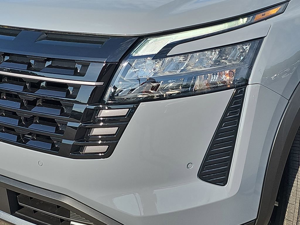 New 2026 Nissan Pathfinder Platinum FWD image 36