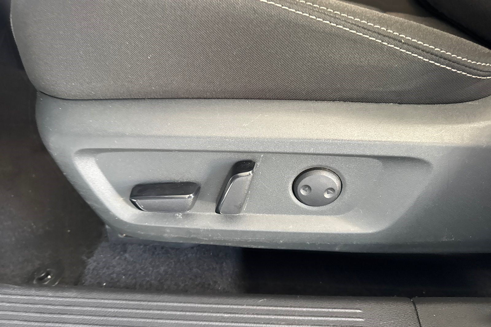Used 2025 Nissan Rogue SV AWD/4WD image 15