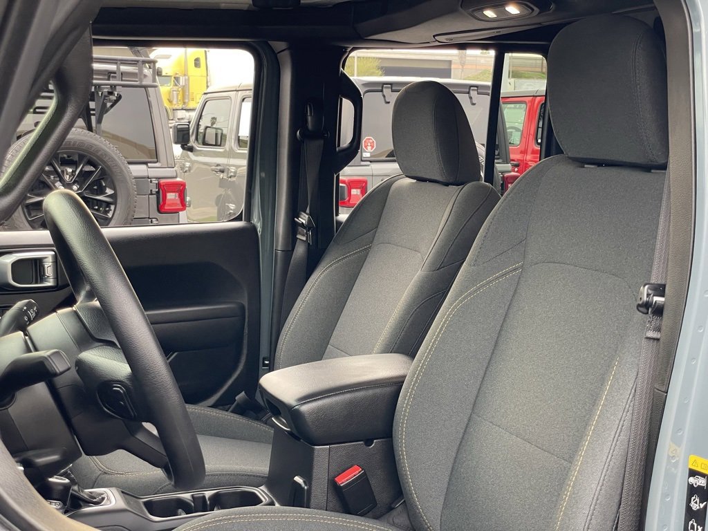 Certified 2025 Jeep Gladiator Sport image 17