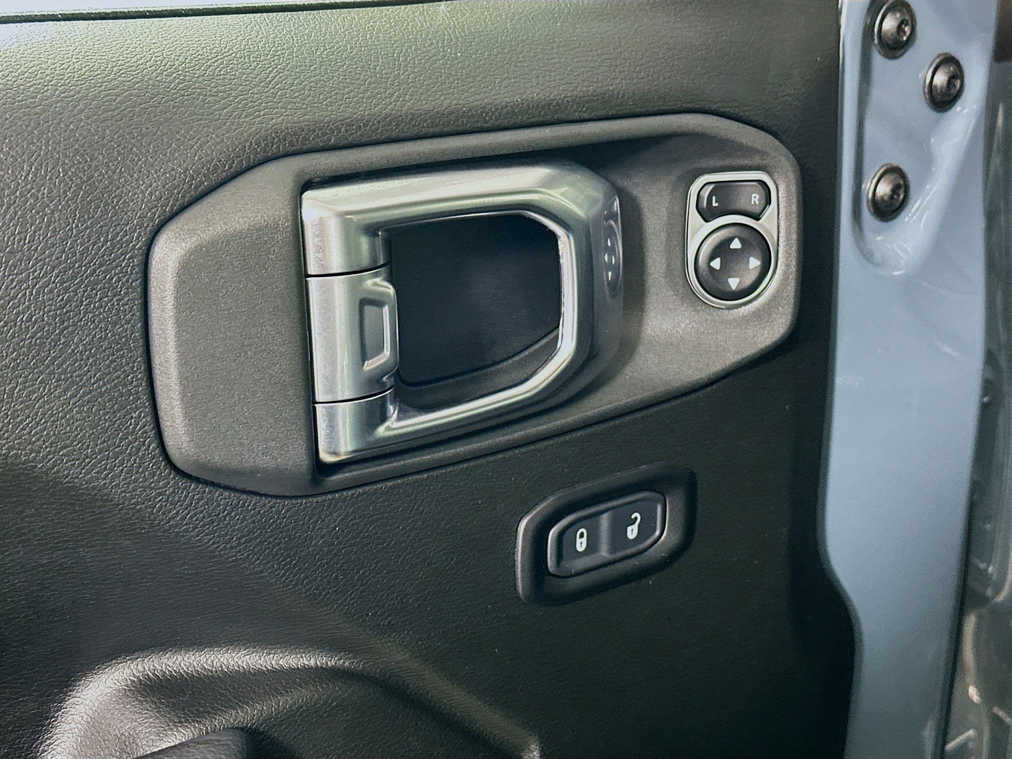 Used 2025 Jeep Wrangler Unlimited Rubicon w/ Convenience Group image 17