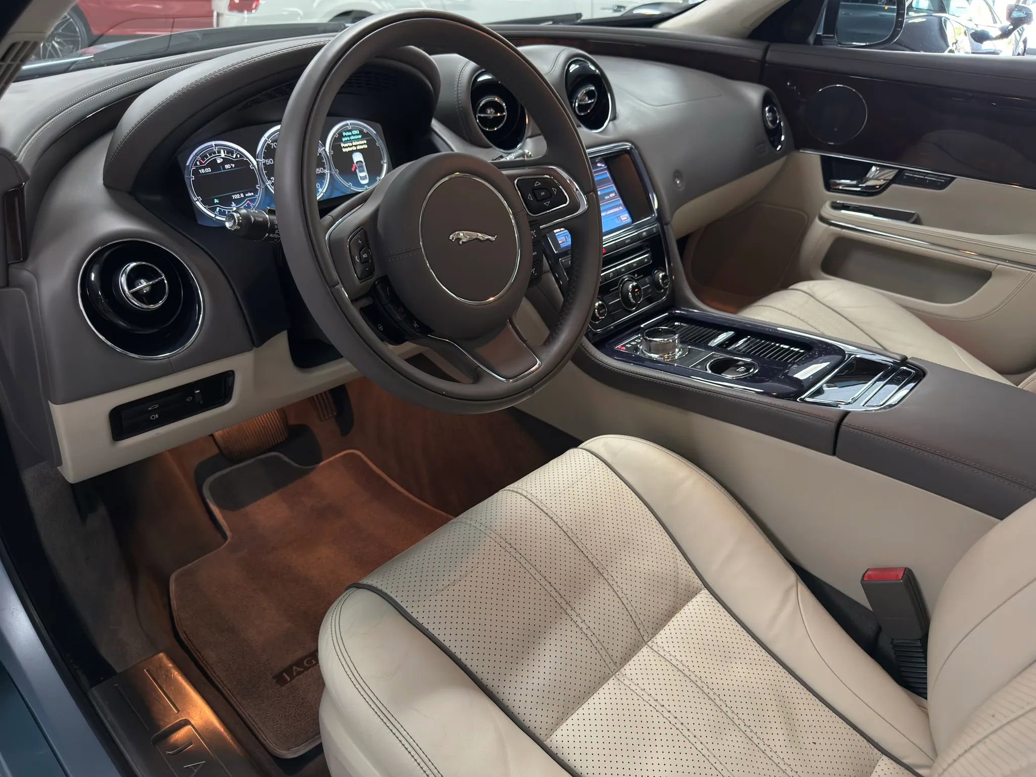 Used 2012 Jaguar XJ image 10