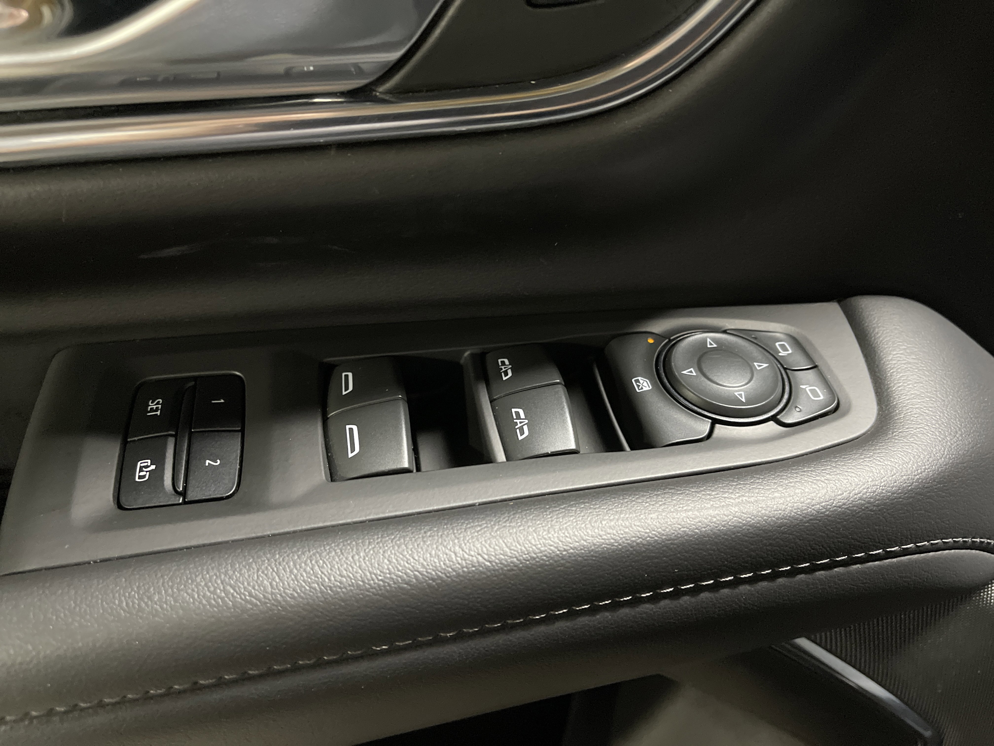 Used 2023 Chevrolet Suburban LT image 8