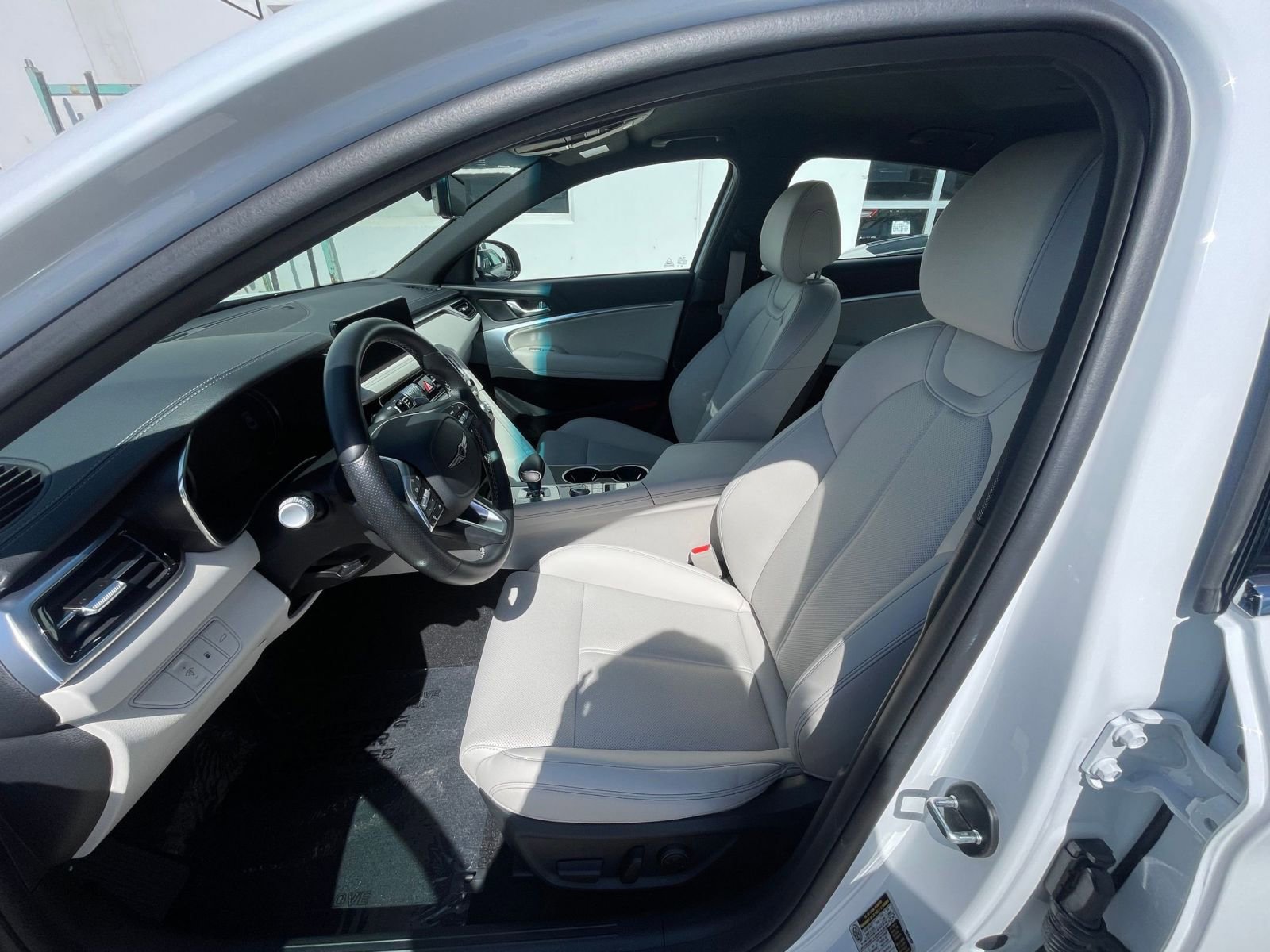 Used 2025 Genesis G70 2.5T image 27