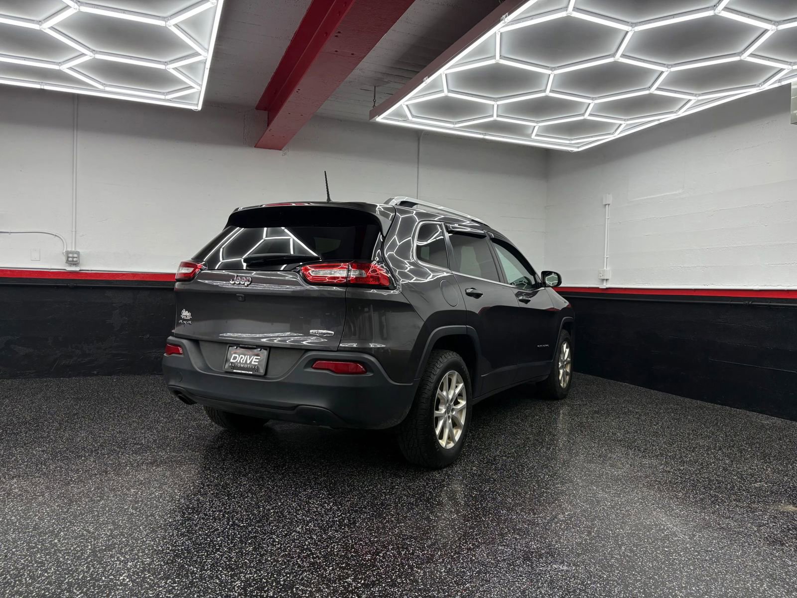 Used 2018 Jeep Cherokee Latitude Plus w/ Cold Weather Group image 4