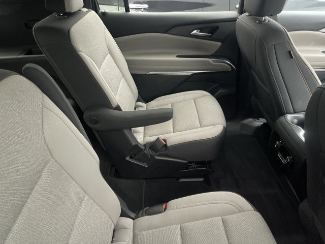 Used 2026 Chevrolet Traverse LT w/ Driver Confidence Package FWD image 11