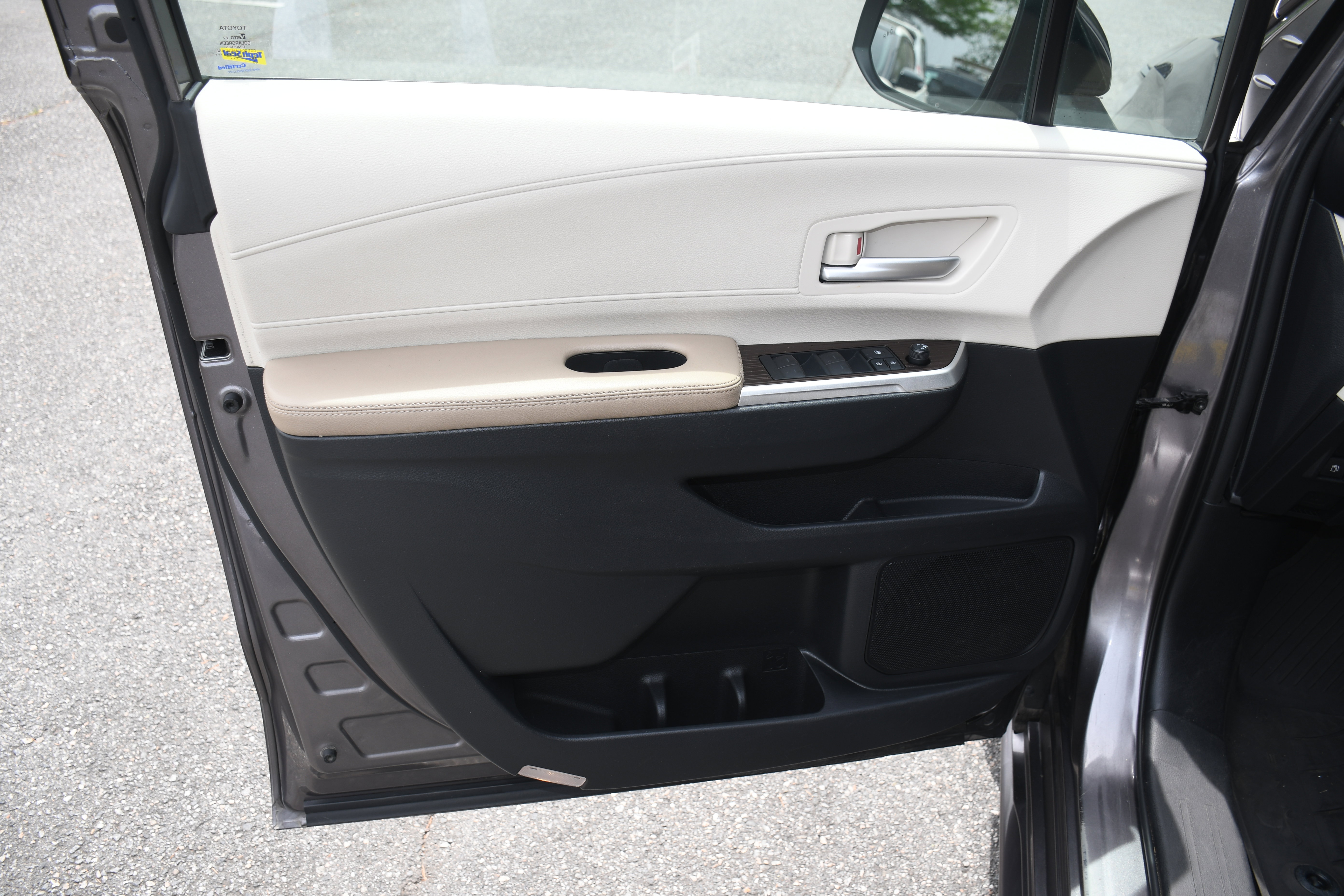 Used 2021 Toyota Sienna XLE FWD image 10