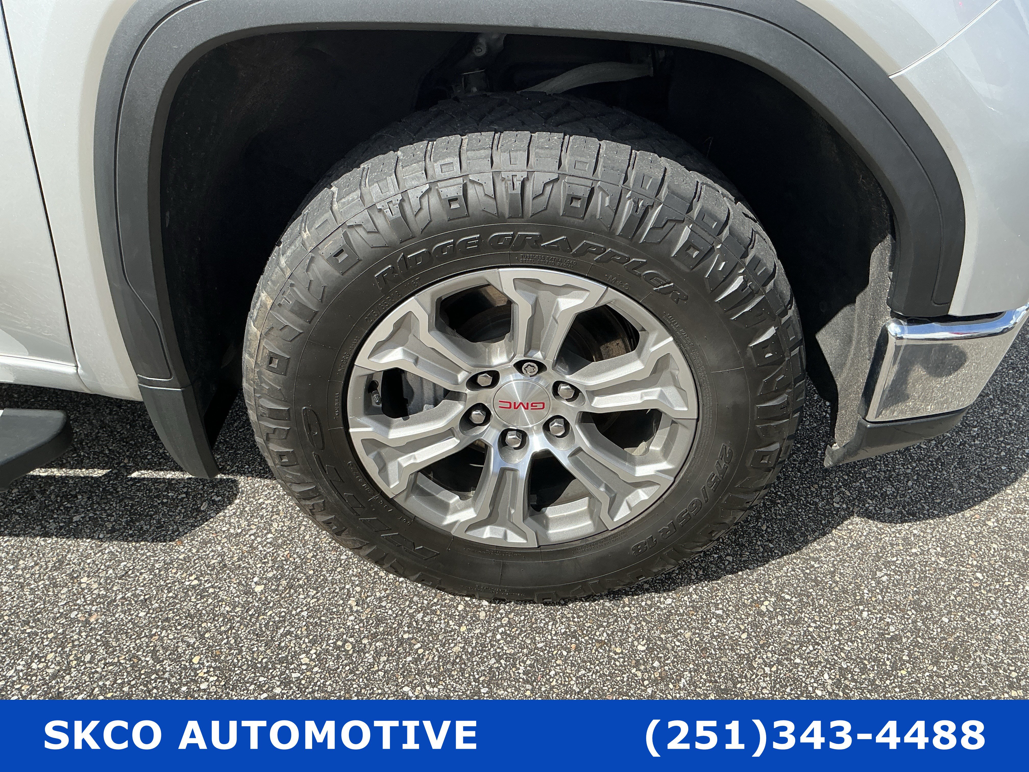 Used 2022 GMC Sierra 1500 SLE w/ X31 Off-Road Package AWD/4WD image 9