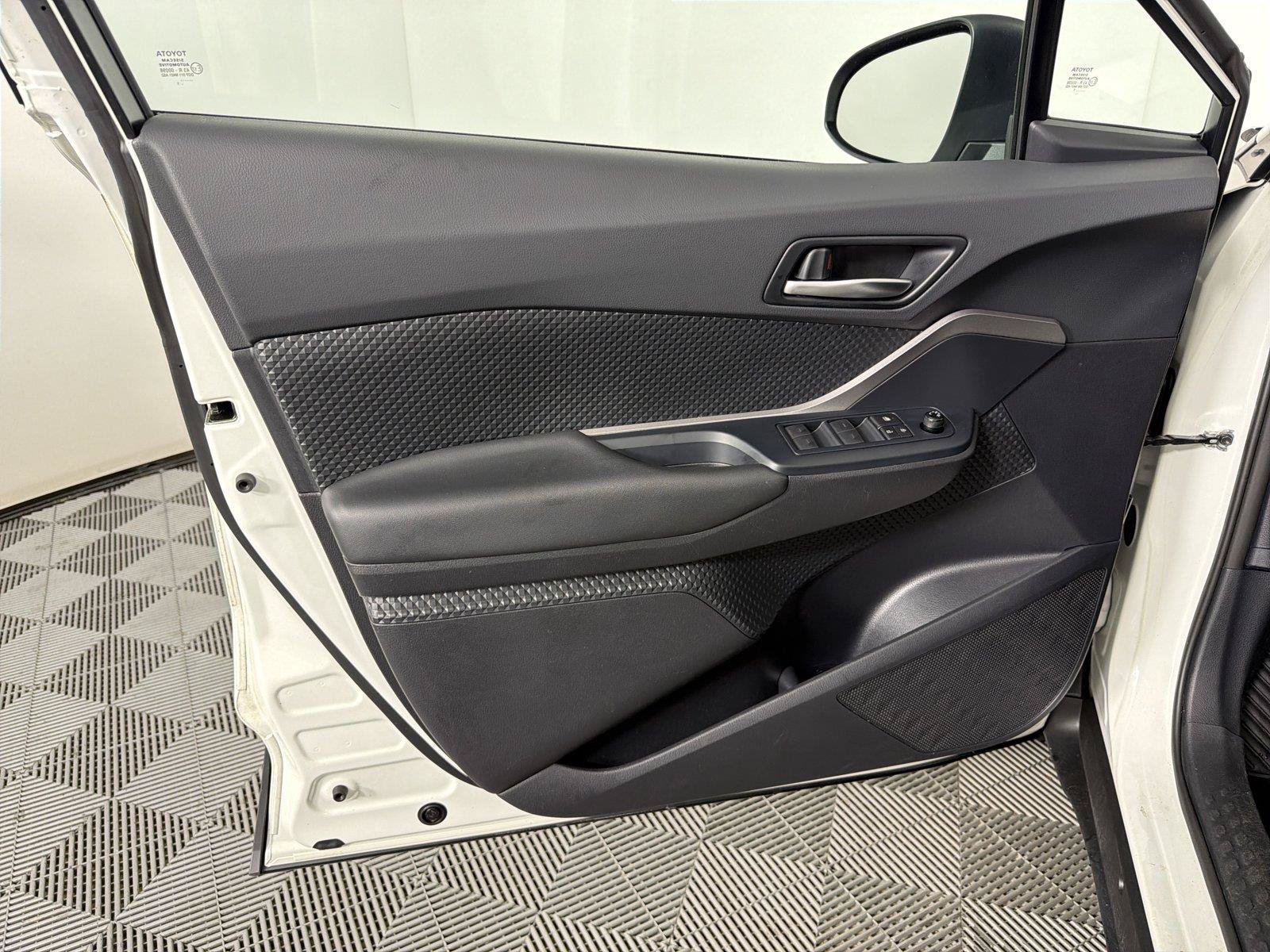 Used 2021 Toyota C-HR LE FWD image 6