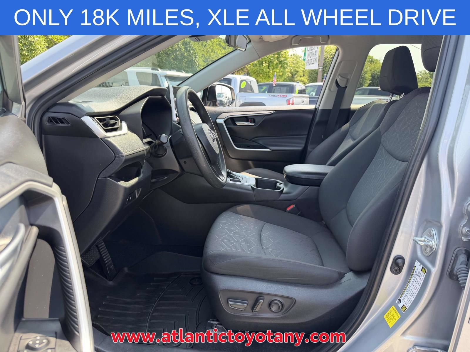 Used 2024 Toyota RAV4 XLE AWD/4WD image 18