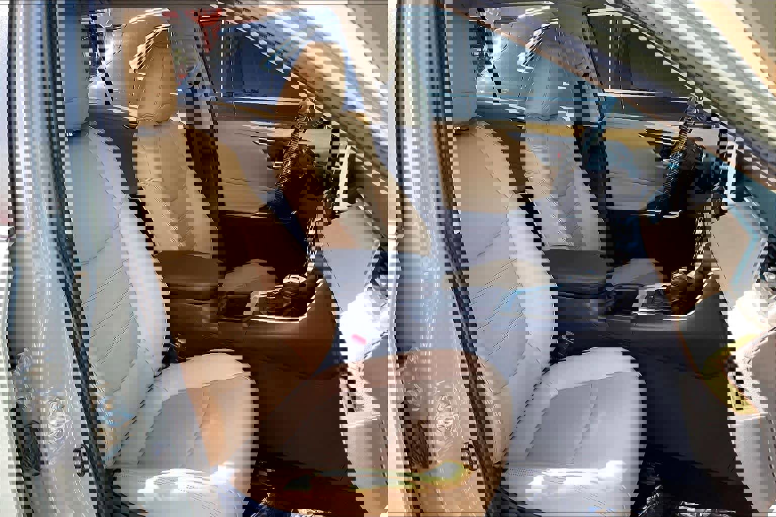 Used 2022 Toyota RAV4 XLE Premium image 8