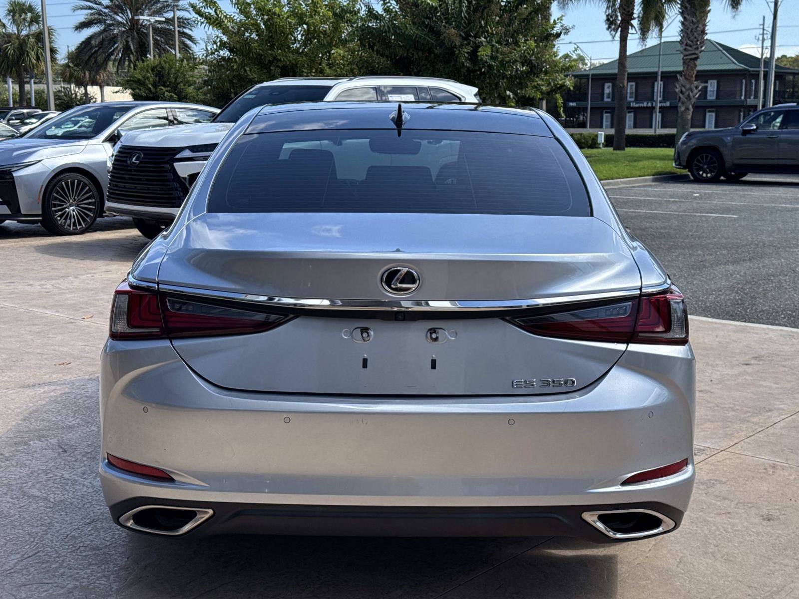 Used 2024 Lexus ES 350 w/ Premium Package FWD image 4