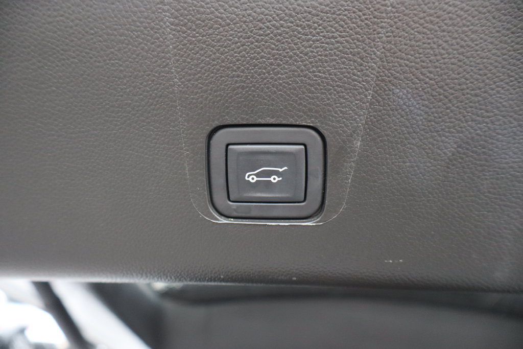 Used 2023 Chevrolet Traverse LT w/ LT Premium Package AWD/4WD image 29