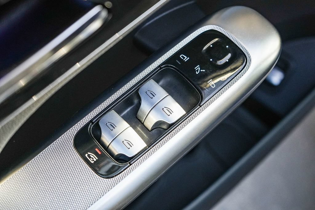Used 2025 Mercedes-Benz GLC 300 image 20