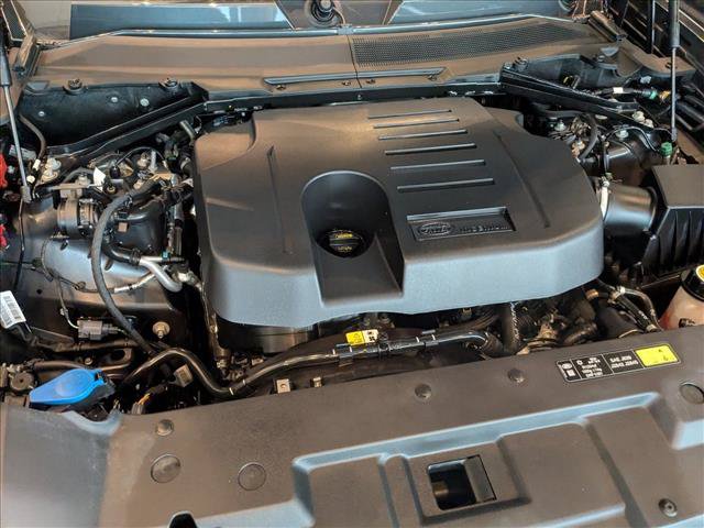 Used 2025 Land Rover Defender 110 X-Dynamic SE AWD/4WD image 23