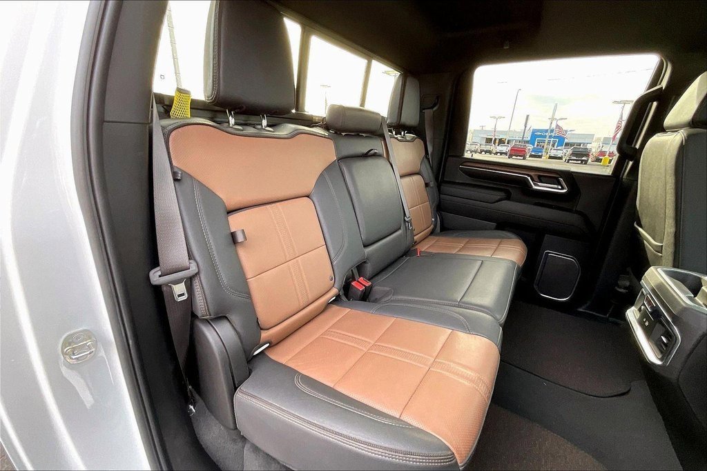 Used 2024 Chevrolet Silverado 3500 High Country w/ Technology Package image 16