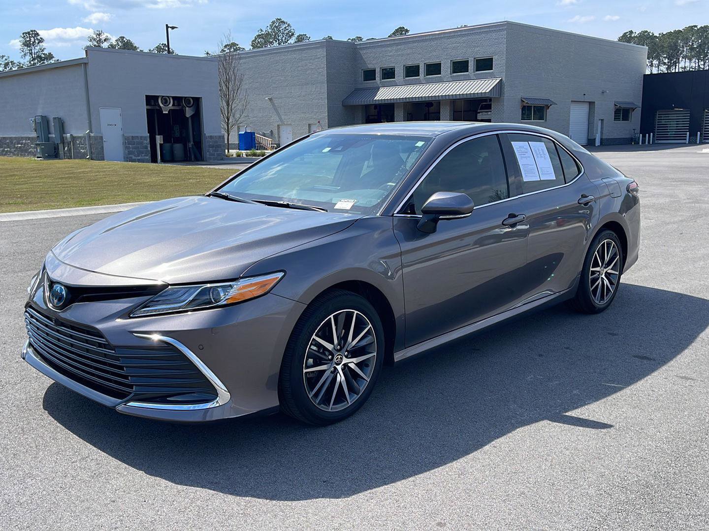 Used 2024 Toyota Camry XLE w/ Navigation Package FWD image 3