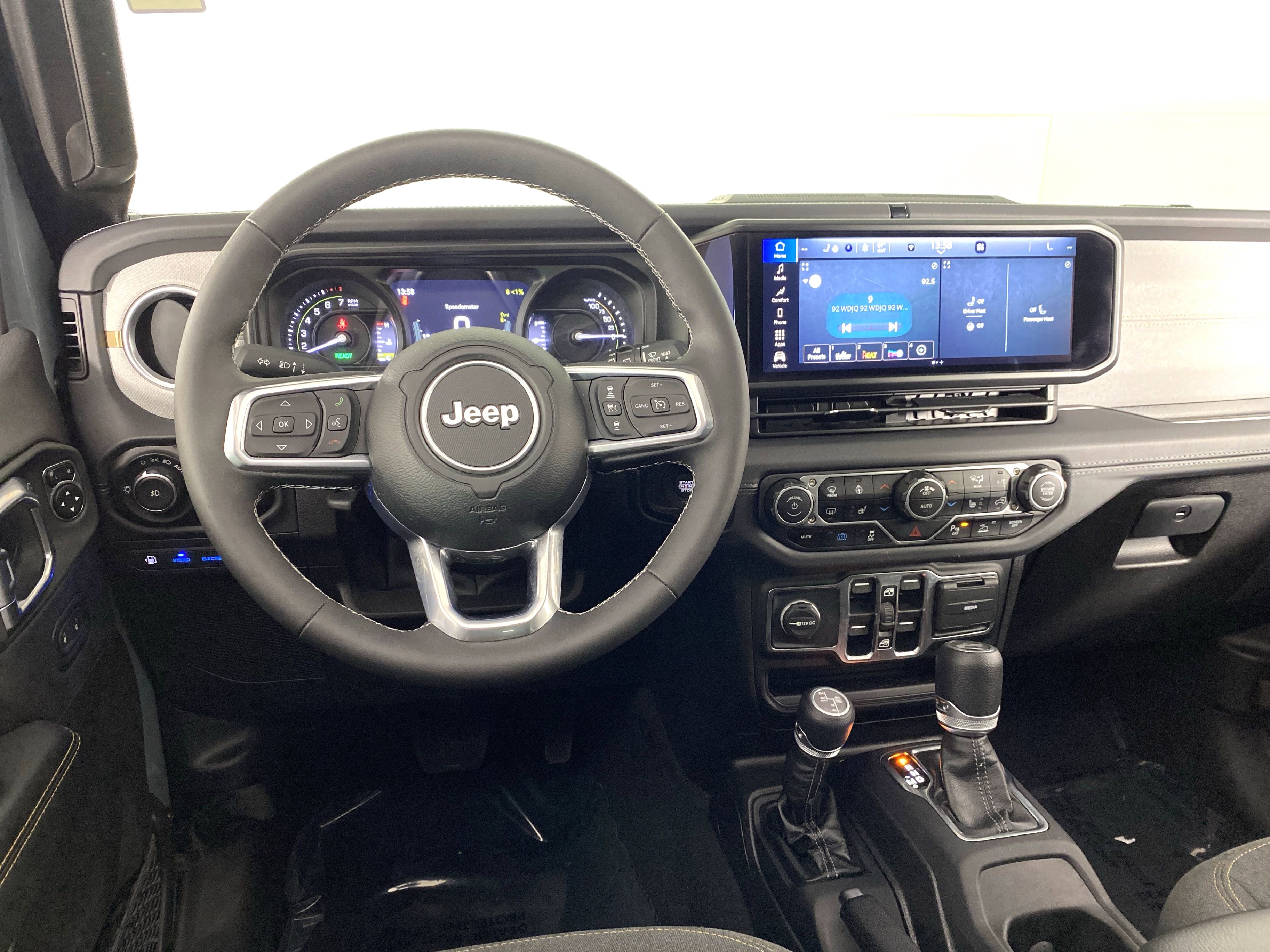 Used 2025 Jeep Wrangler Sahara w/ Safety Group image 19