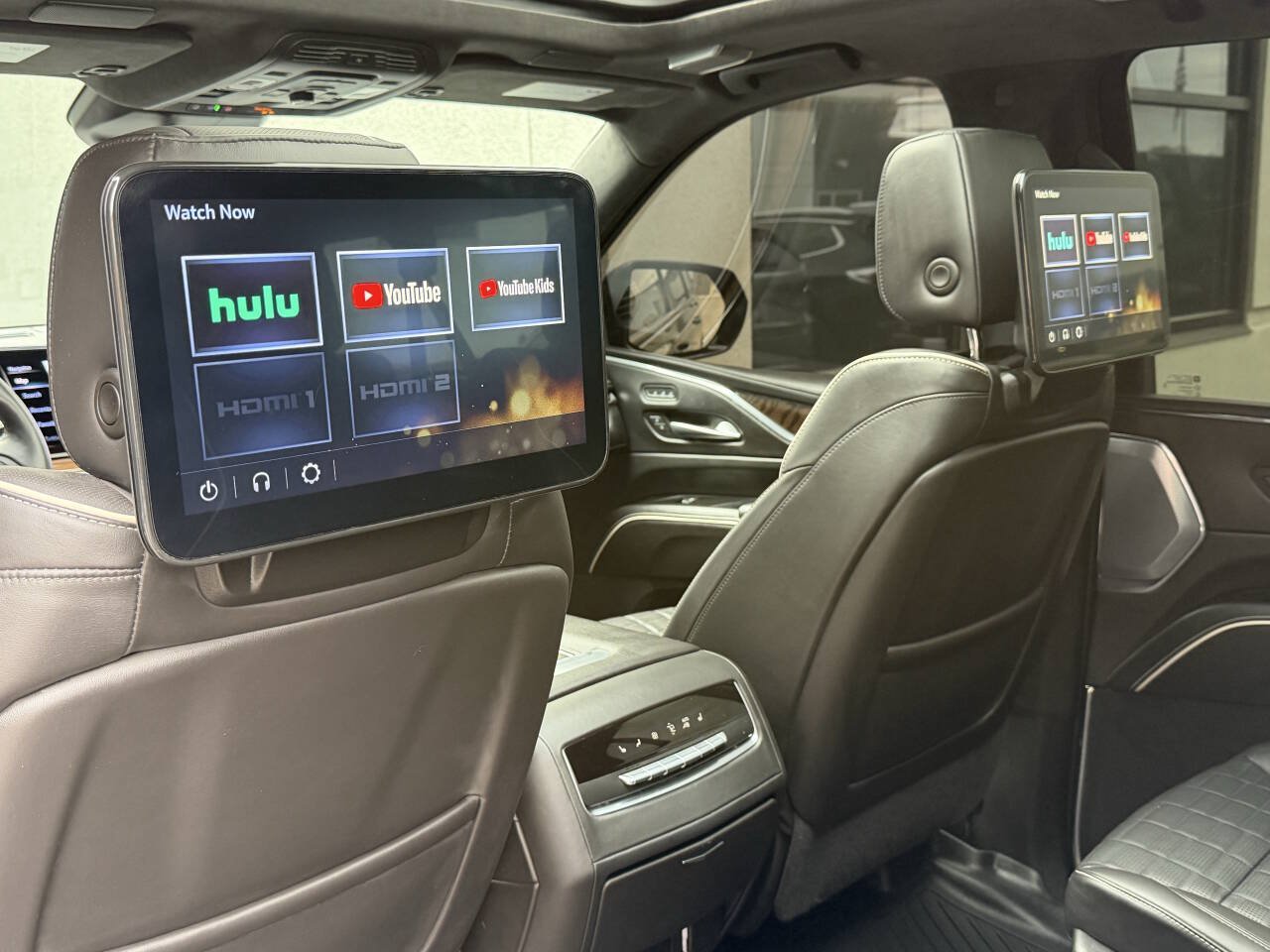 Used 2023 Cadillac Escalade ESV Sport Platinum w/ LPO, ONYX Package AWD/4WD image 19
