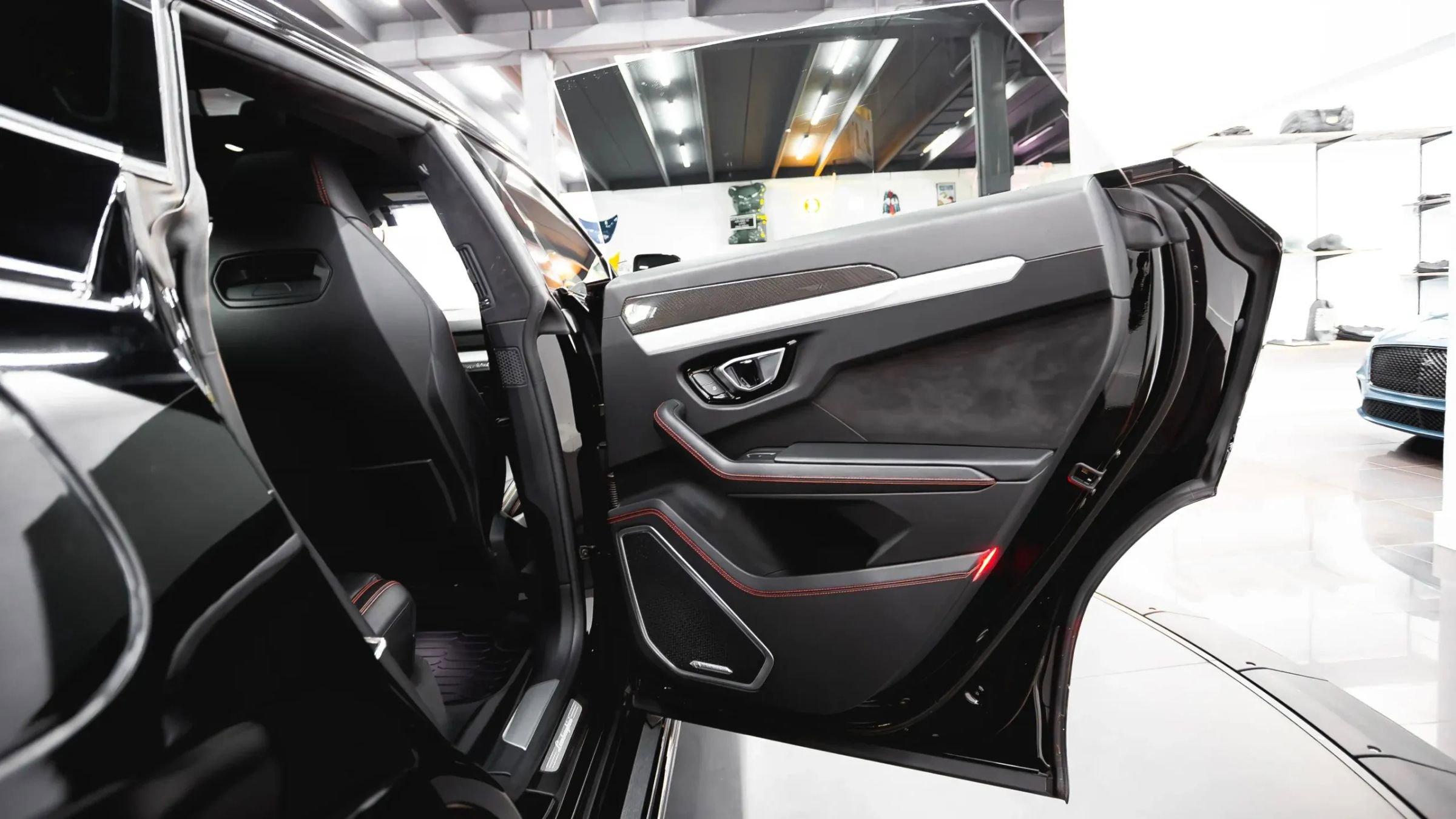 Used 2021 Lamborghini Urus image 32